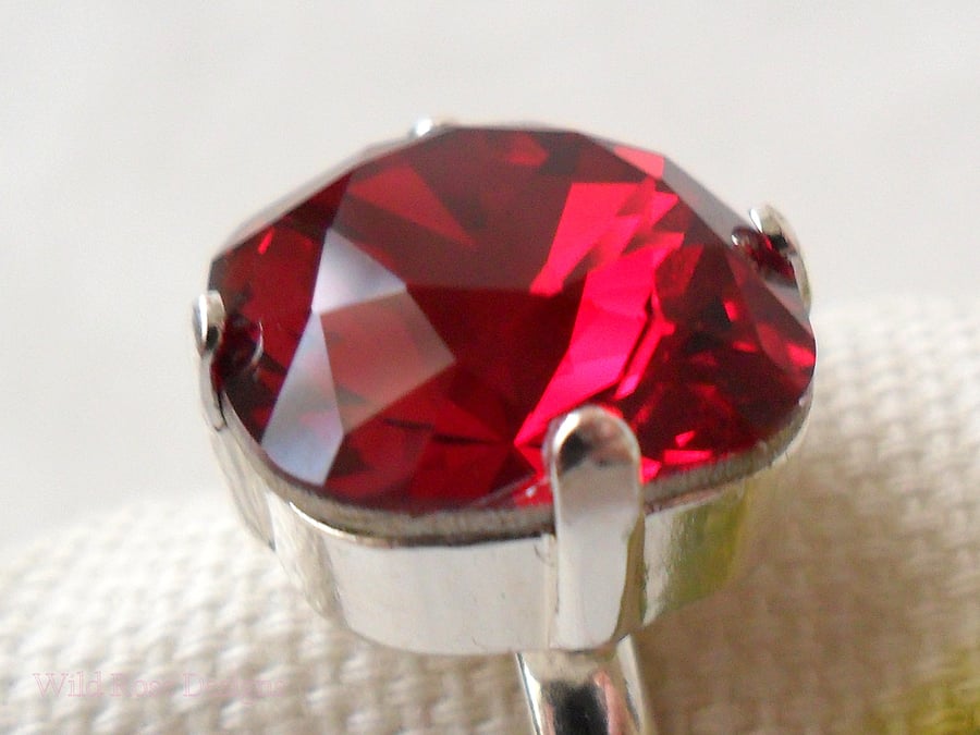 Adjustable ring with a red Swarovski crystal - 20% off!