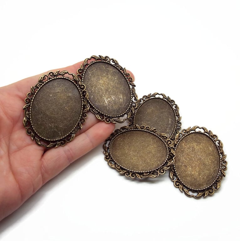 5 Large Brooch Blanks in Antique Bronze with a Decorative Leaf Edge