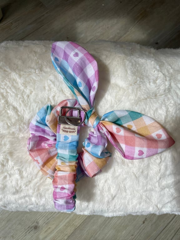 Pastel heart wristlet keychain and matching scrunchie bow