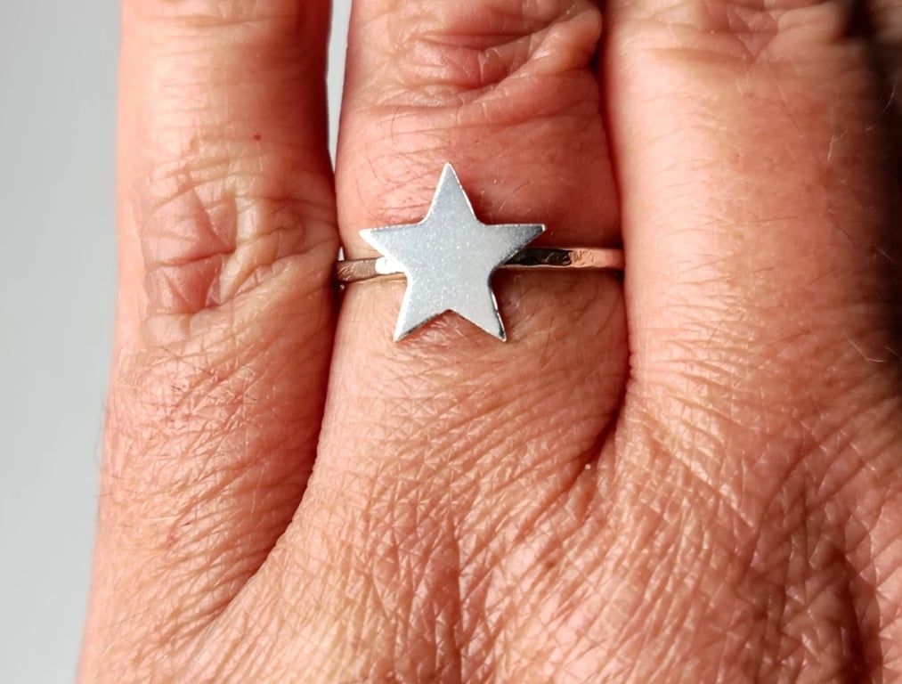 Star Signet Ring Sterling Silver .925 Jewellery Gift Hammered Band UK Size P
