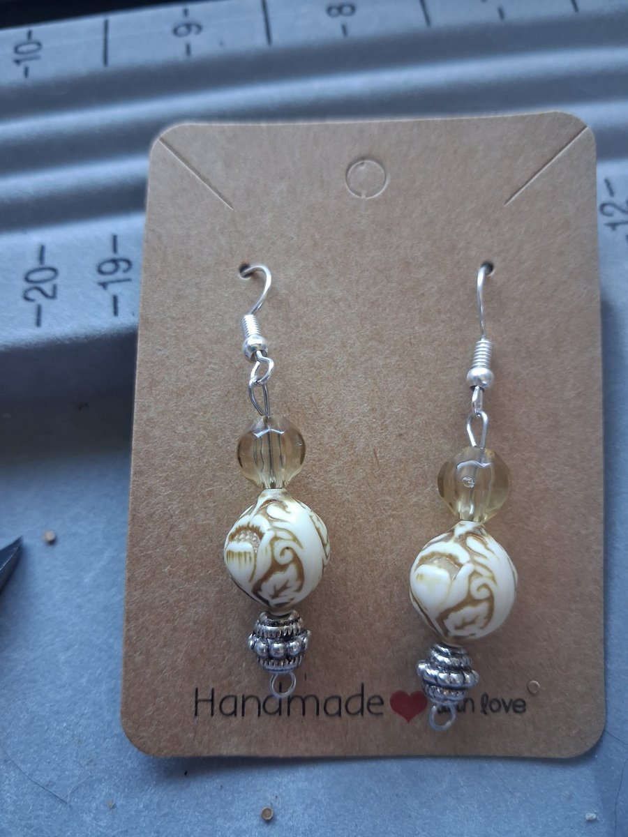 beige clear and patterned earring 
