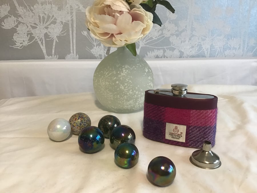 Harris Tweed covered hip flask with mini funnel. FREE UK POSTAGE