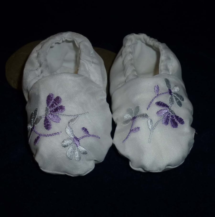 Handmade cotton baby shoe - white & lilac embroidered 