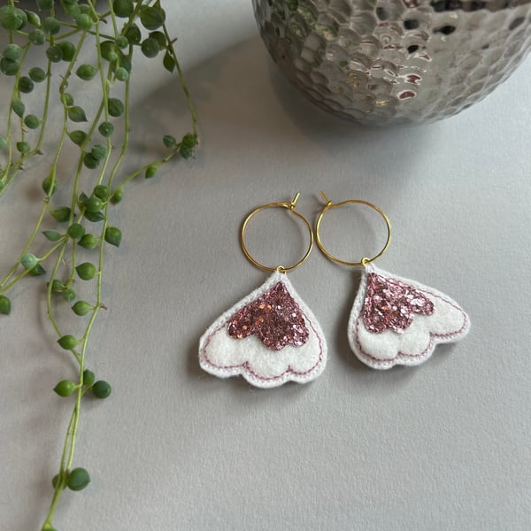 Embroidered glitter scallop hoop earrings 