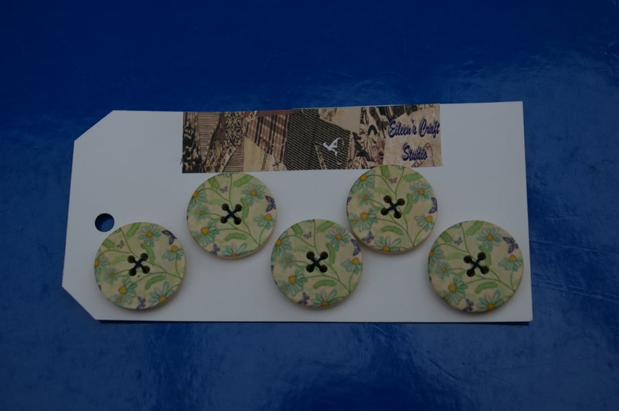Buttons Wood Set of Five Daisy Flower Print 