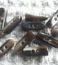 40 mm (1 and 1 2") Contoured Polyester Horn Toggle in 2 colours - Image 2