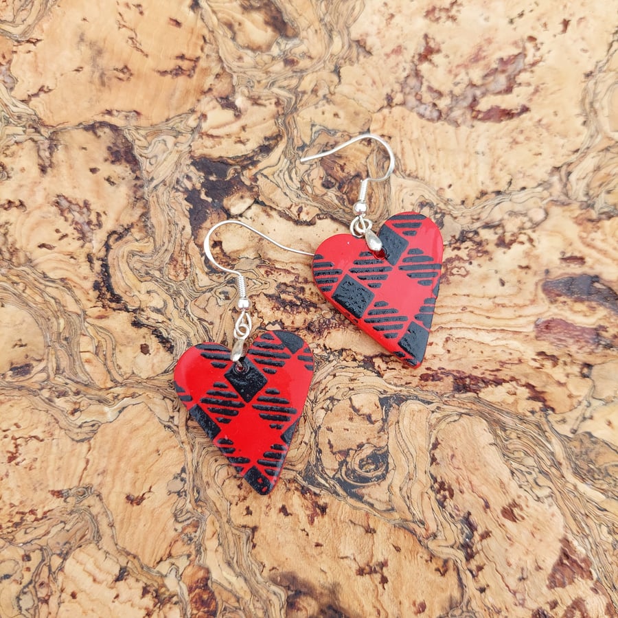 red and black tartan heart dangles 
