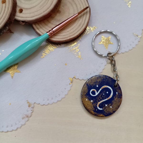 Wooden circular starsign Leo keyring