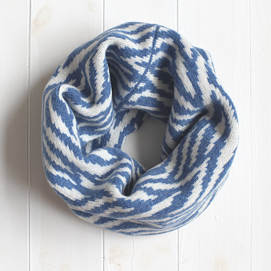 SECONDS SUNDAY Zebra knitted cowl - jeans blue and white