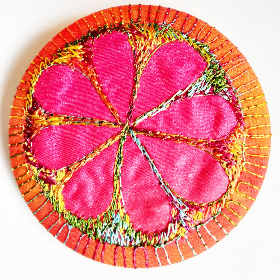 Badges - 58mm - Heart Flower - Free Machine Embroidery 