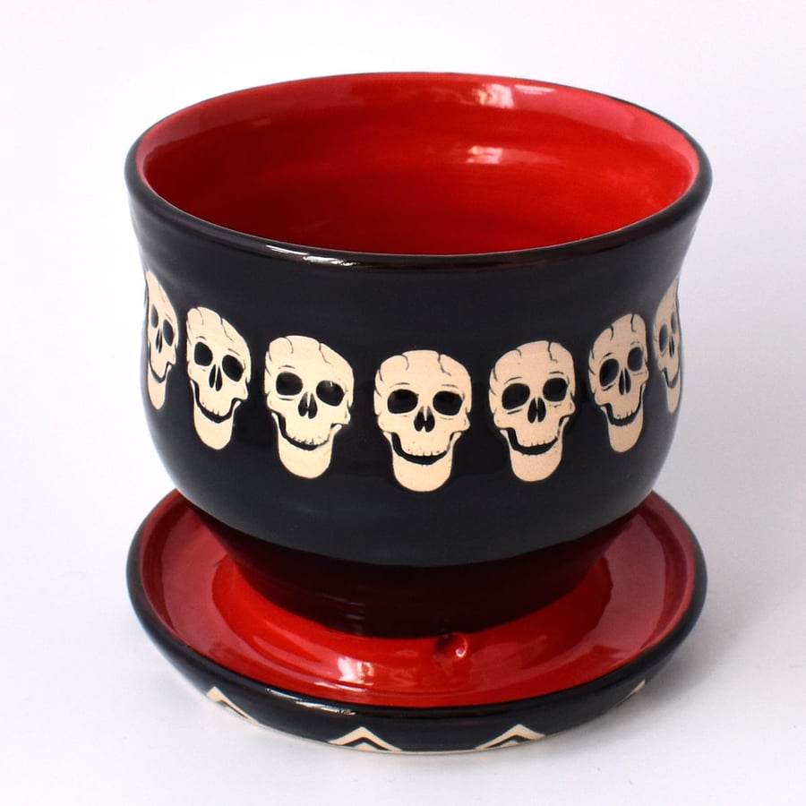 A82 Skulls plant pot in black and scarlet (Free UK postage)