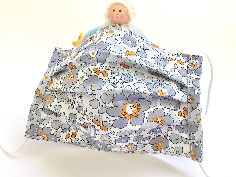 Liberty Pleated Face Mask Covering with Removable Nose Wire