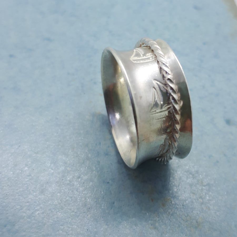 Silver boats spinner ring