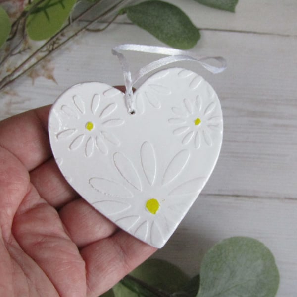 Daisy Hanging Heart