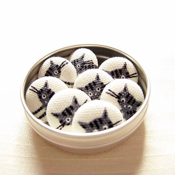 Cat magnets or drawing pin gift set tin 8x15mm black grey tabby kittens