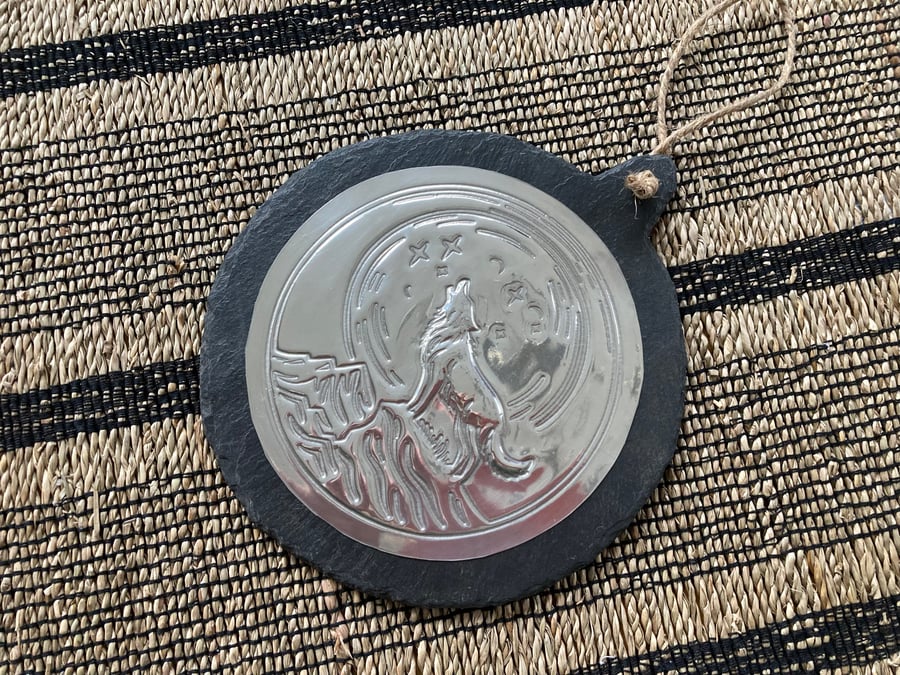 Pewter on Slate Howling Wolf