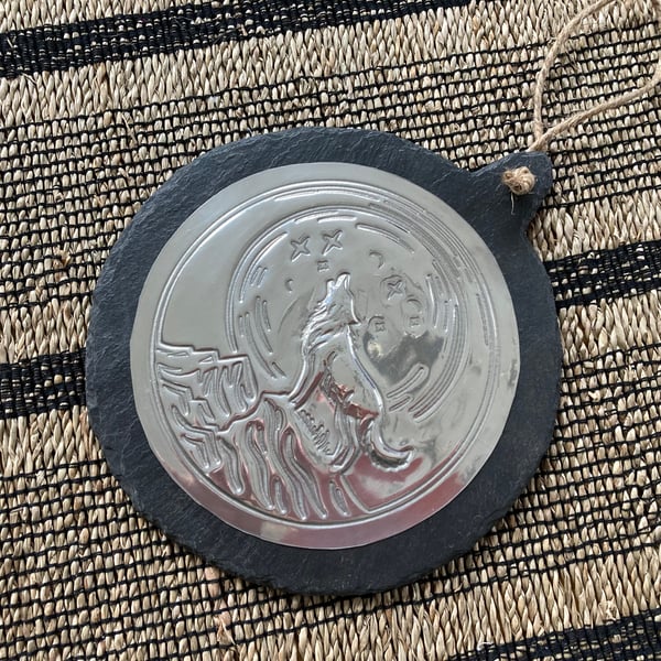 Pewter on Slate Howling Wolf