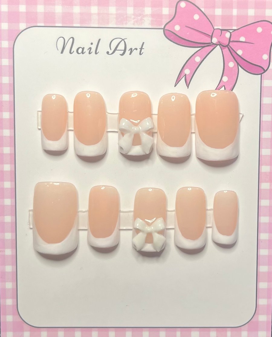 White French tip with bow 