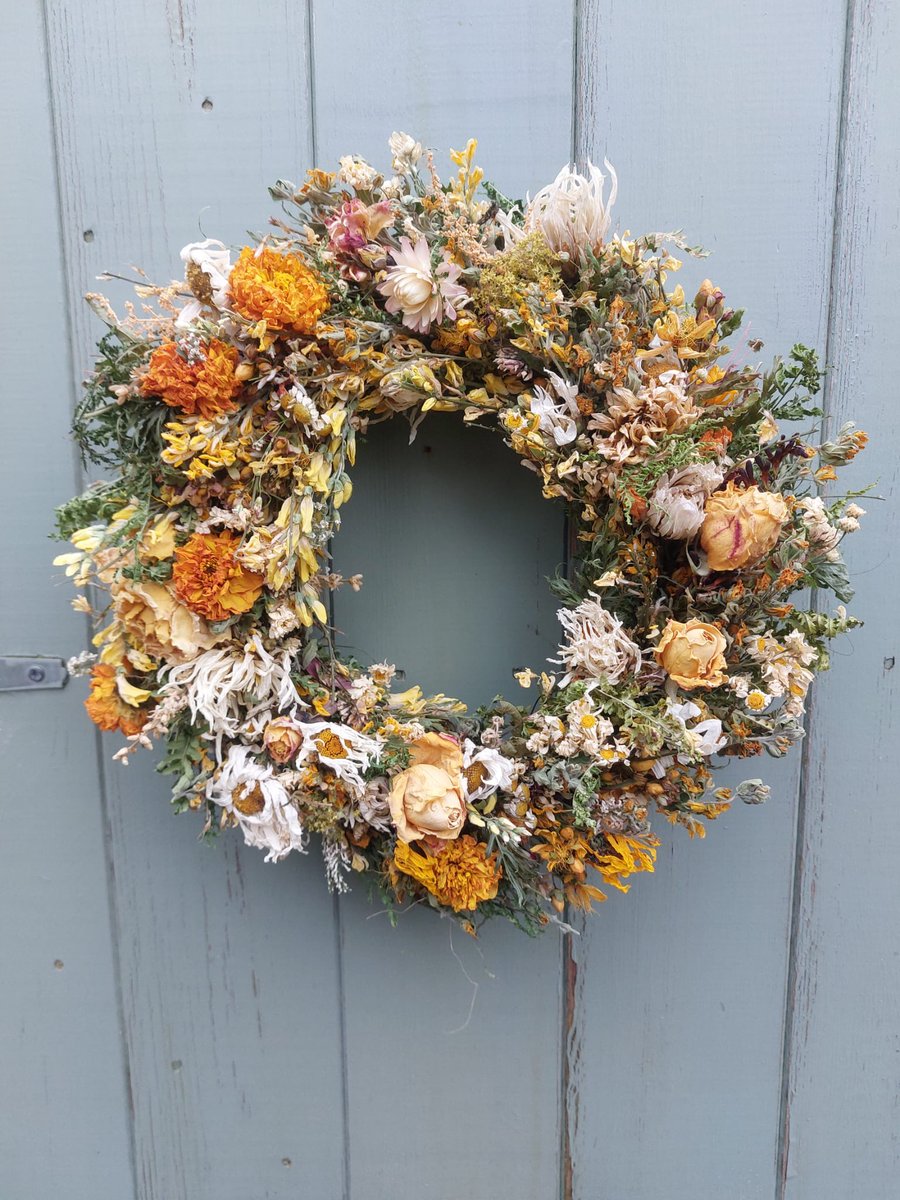 Dried Flower Wreath. 29cm Diameter. Shades of Yellow and White. 