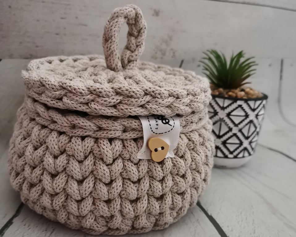  Crochet Basket with Lid: Jewellery Storage