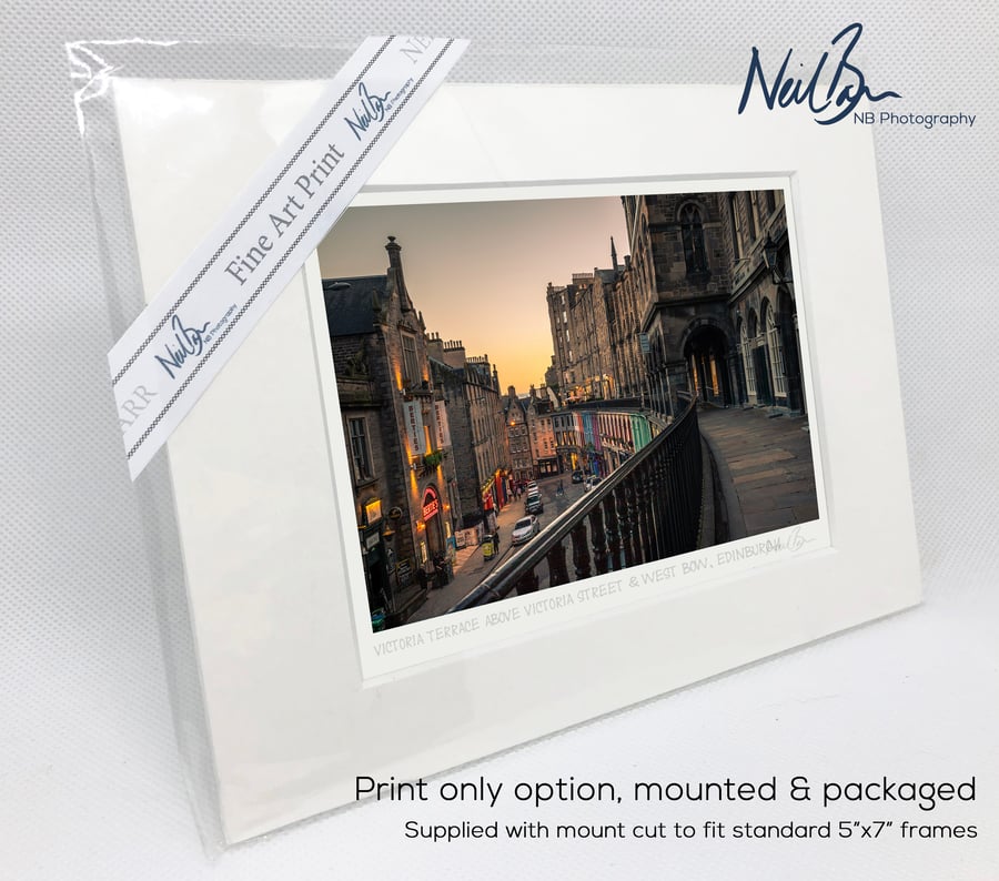 Victoria Terrace & West Bow Edinburgh Scotland - A6 (7" x 5") Unframed Print