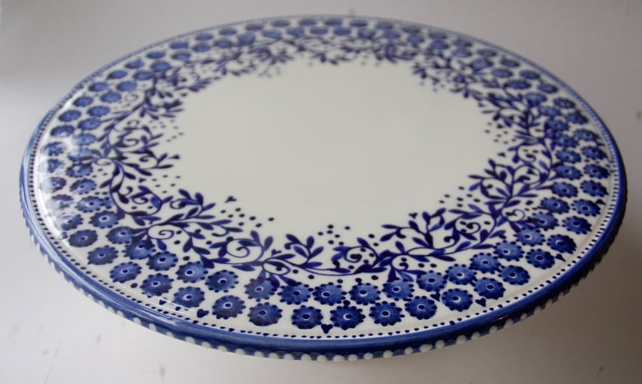 blue and white cake stand