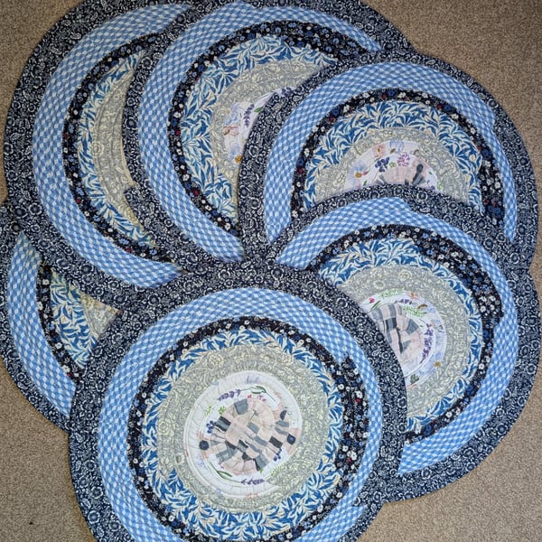 Meadow circles - set of 6 jelly roll placemats