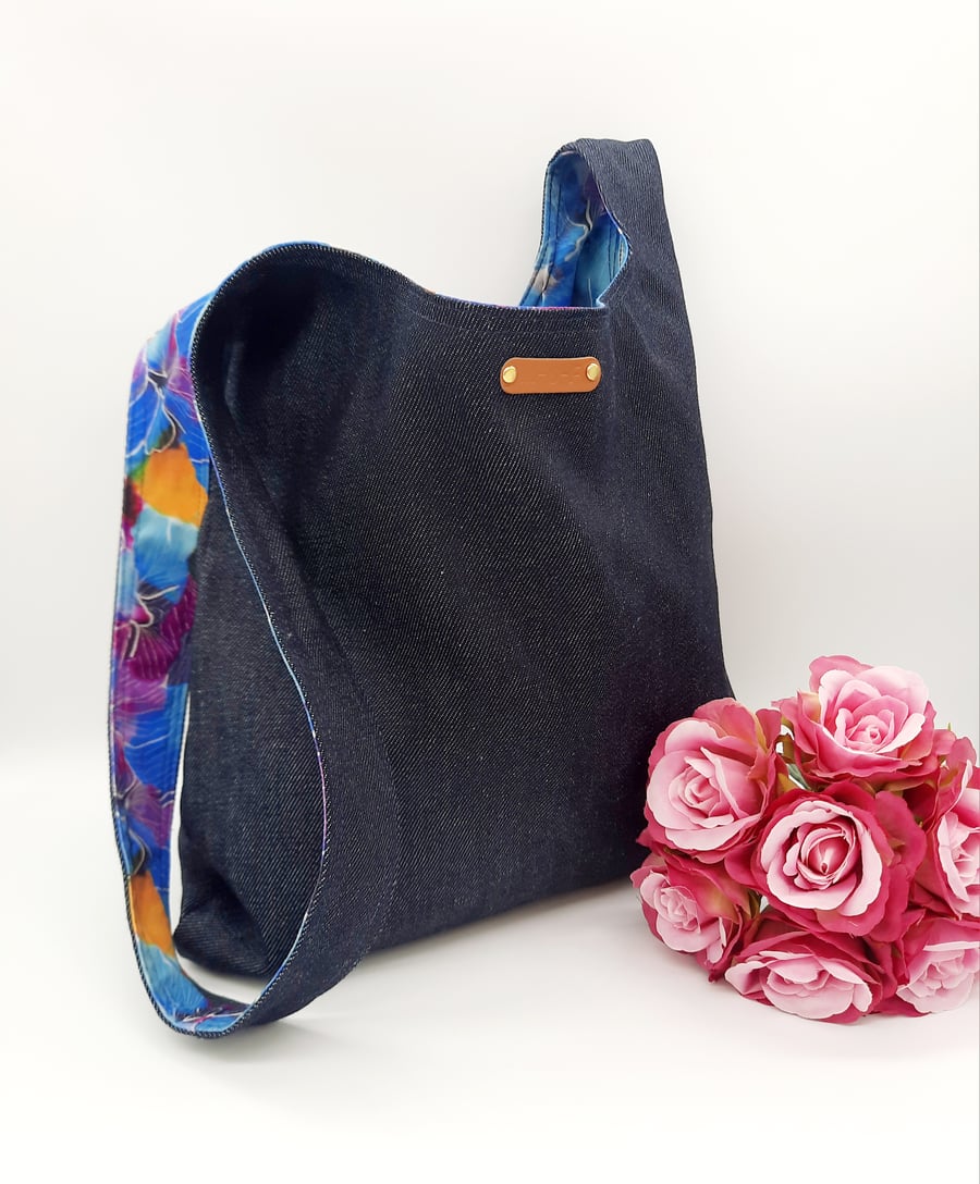 Reversible shoulder knot bag. Denim and blue floral cotton. 