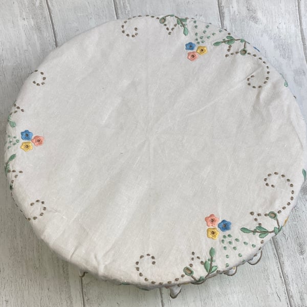 Vintage tray cloth bowl cover to fit a mixing bowl.
