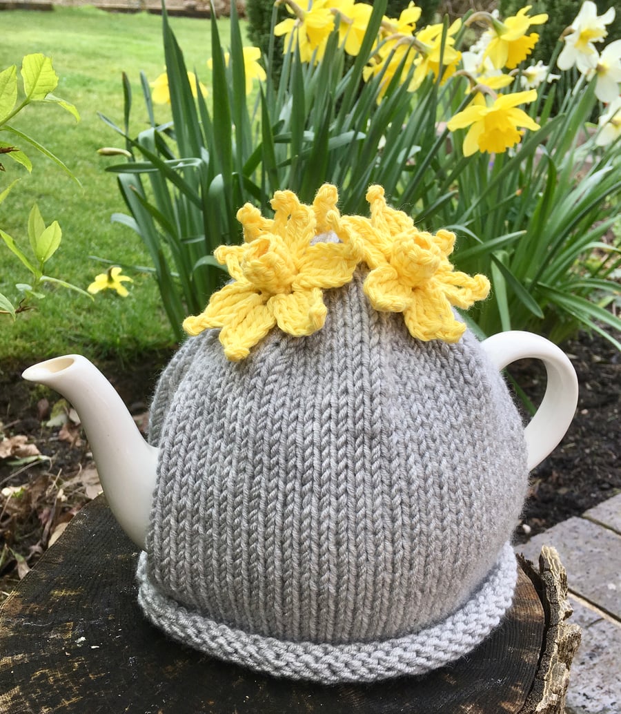 Grey Tea Cosy With Yellow Daffodils