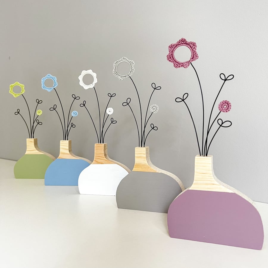 Forever Flowers in wooden vase small - Grey