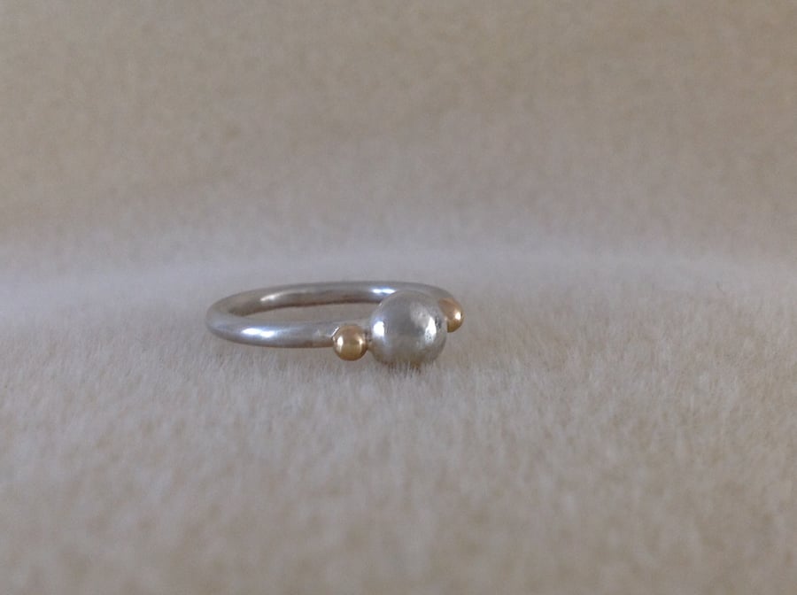 Sterling silver and 9ct Gold Unisex pebble ball ring