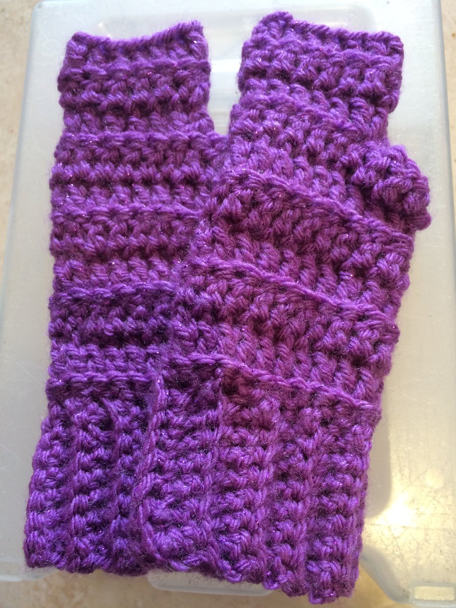 Lovely crocheted children’s fingerless gloves 