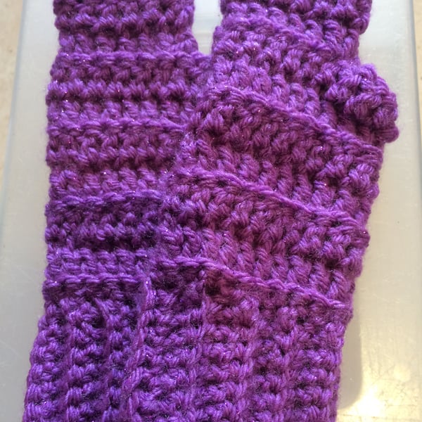 Lovely crocheted children’s fingerless gloves 