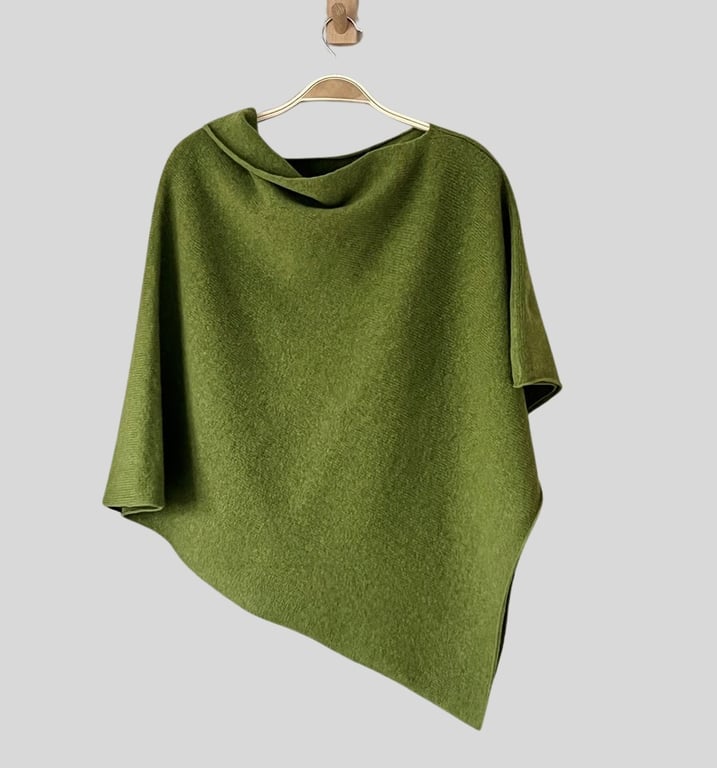 Poncho moss green soft merino lambswool 