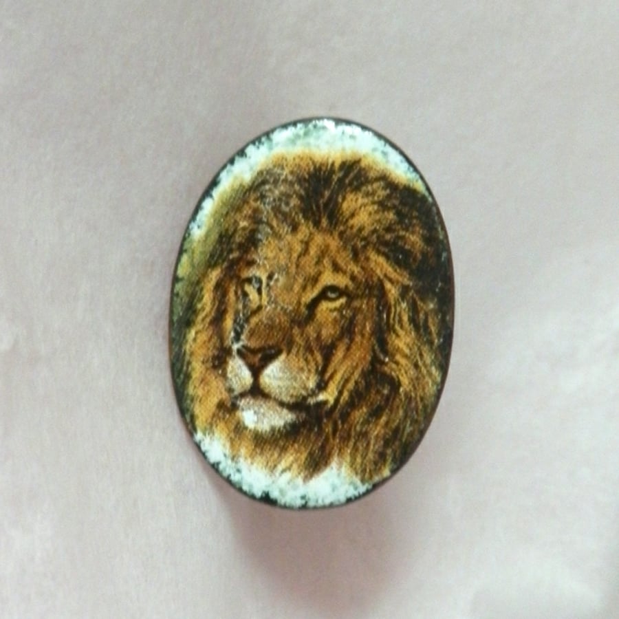 lion brooch