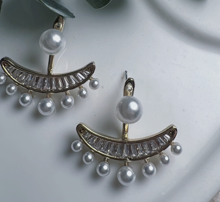 Moon shape with pearls earring