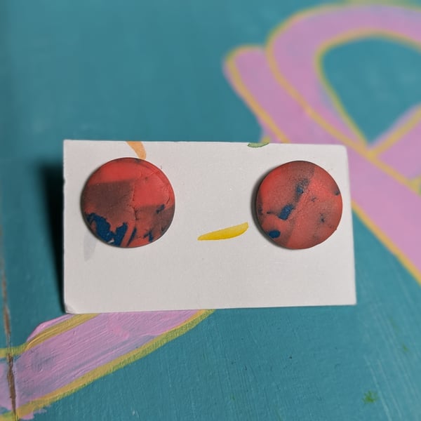 Colourful marbled stud earrings in orange and blue