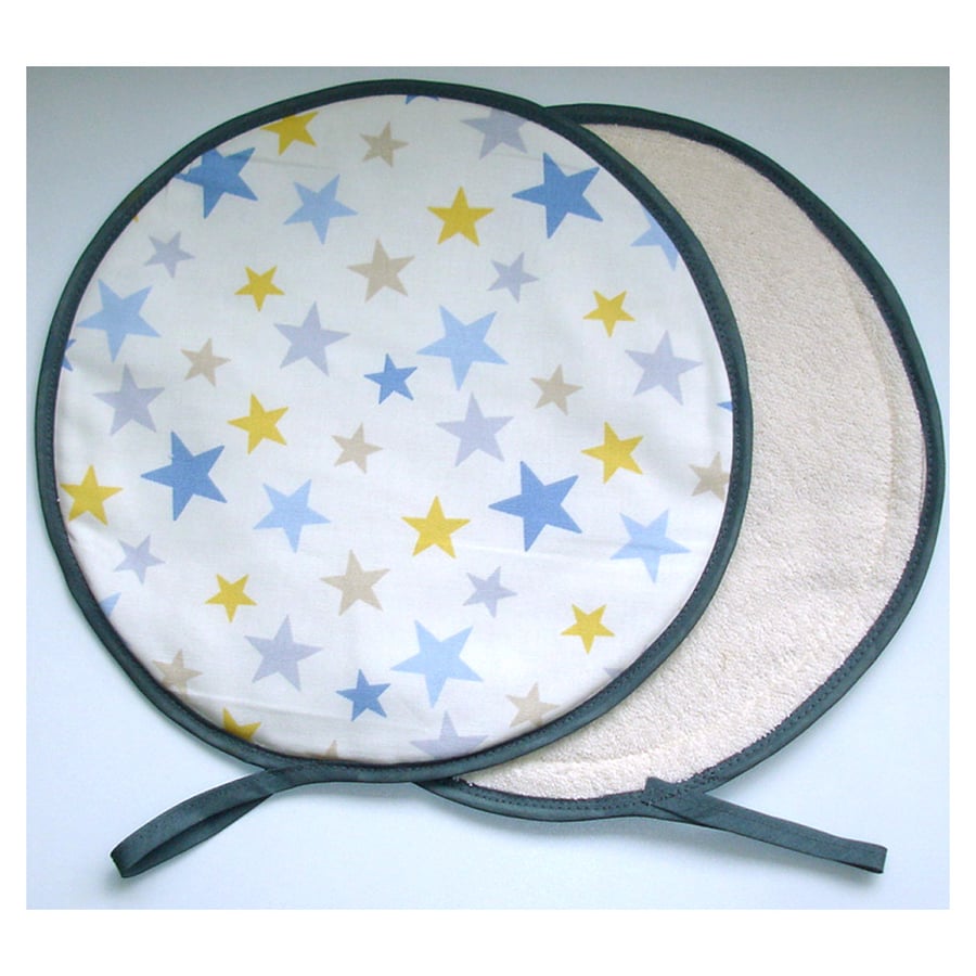 Pair of Aga Hob Lid Mats Pads Hat Round Covers Stars Blue Yellow Grey Star