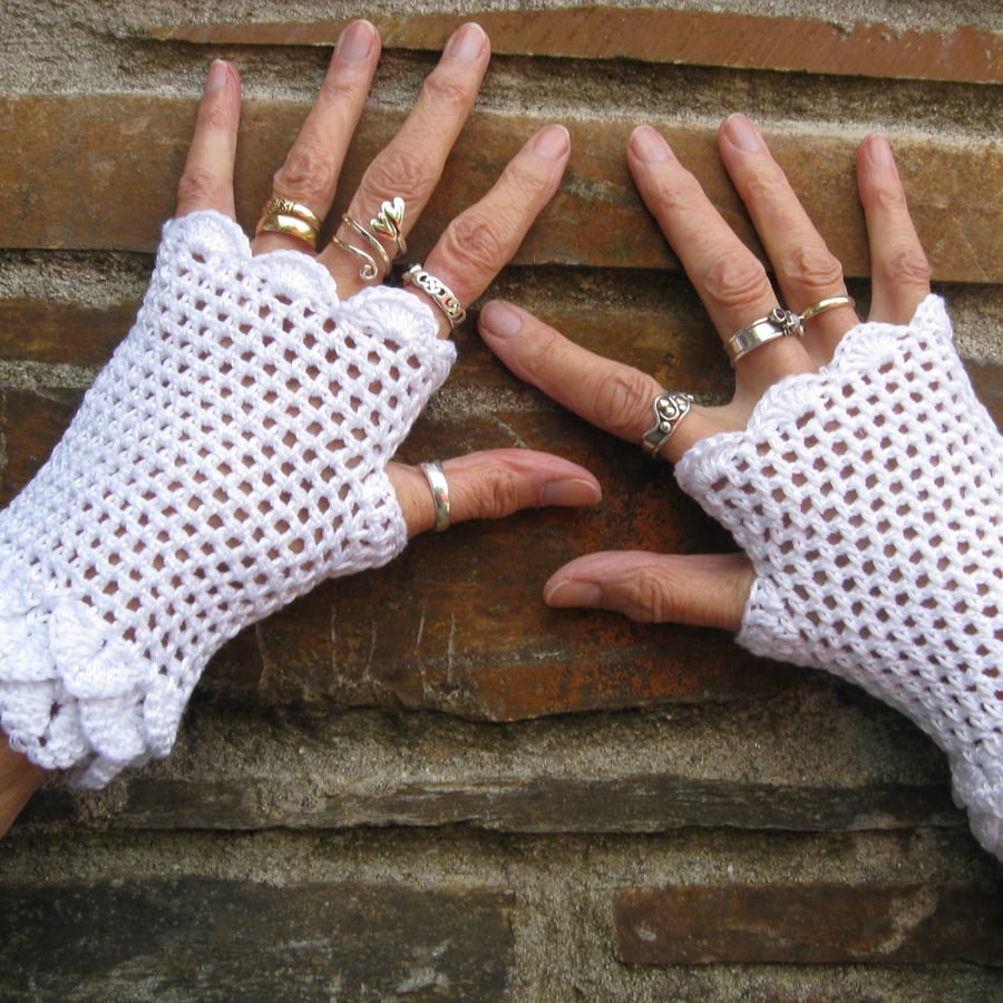  Wedding gloves.White,cream or black fingerless gloves. Free UK postage.