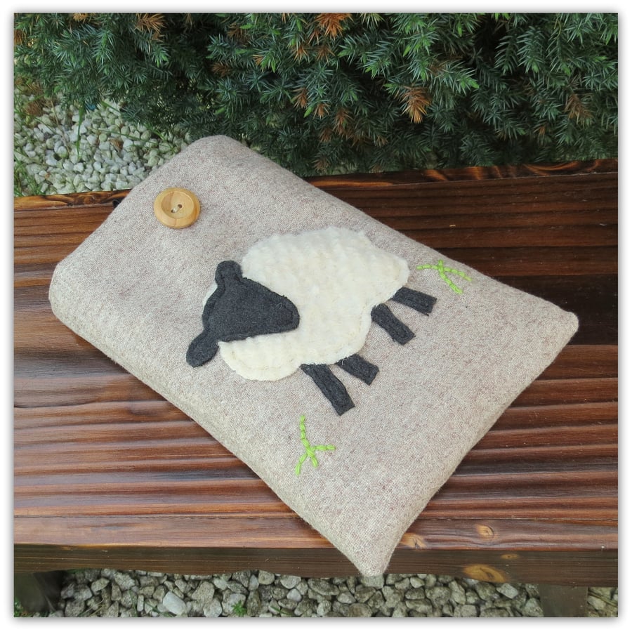 Kindle sleeve, Sheep. Gadget sleeve. Camera sleeve.