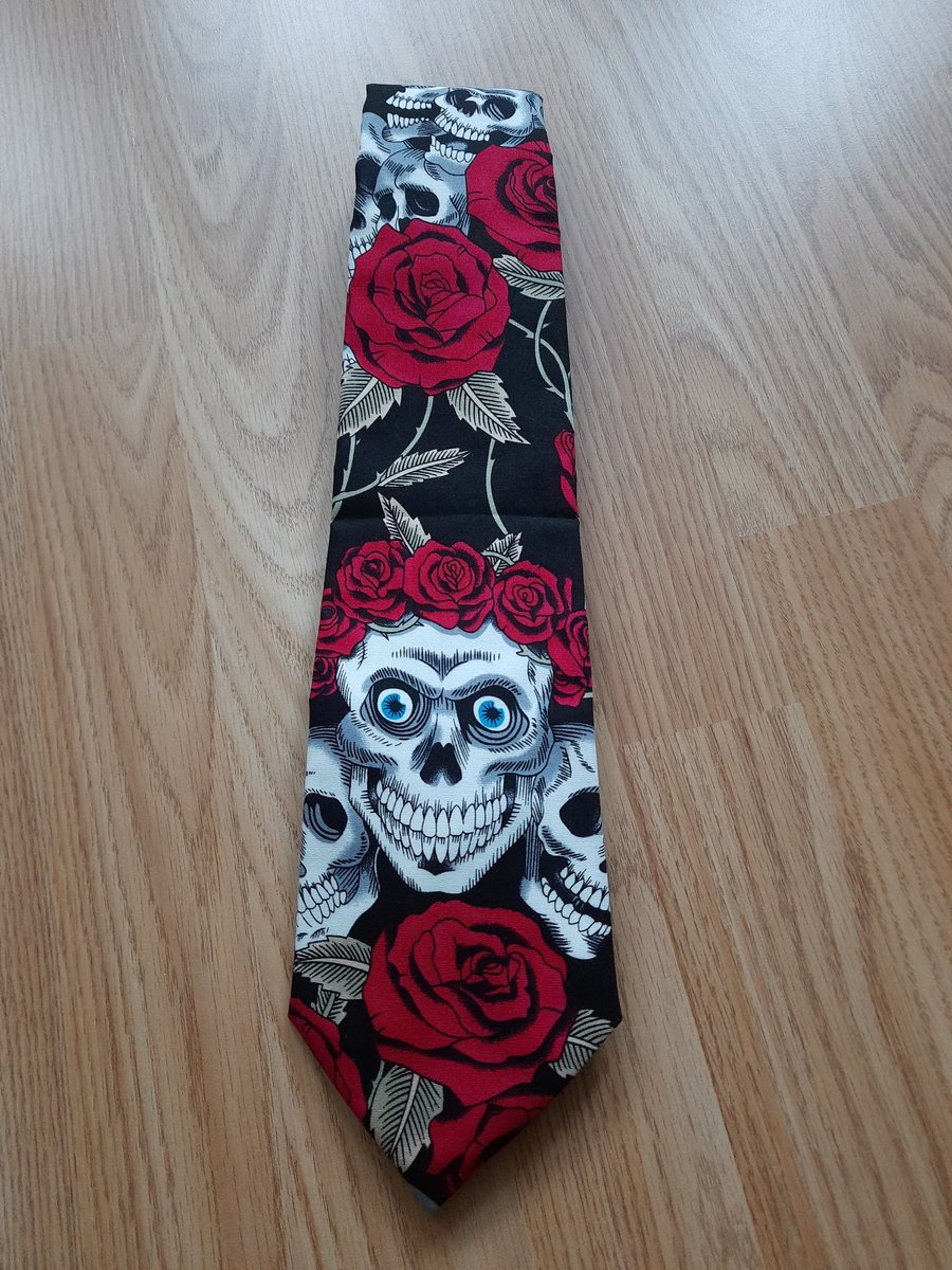 Skulls and Roses Tie