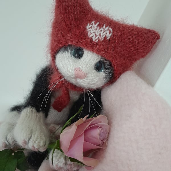 New Little Kitten, Dotpebblesknits Design