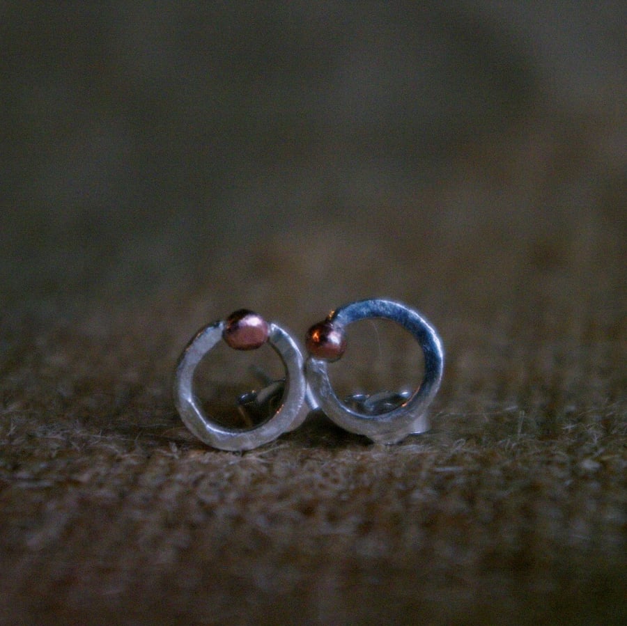  Silver Circle with Copper Seed Stud Earring