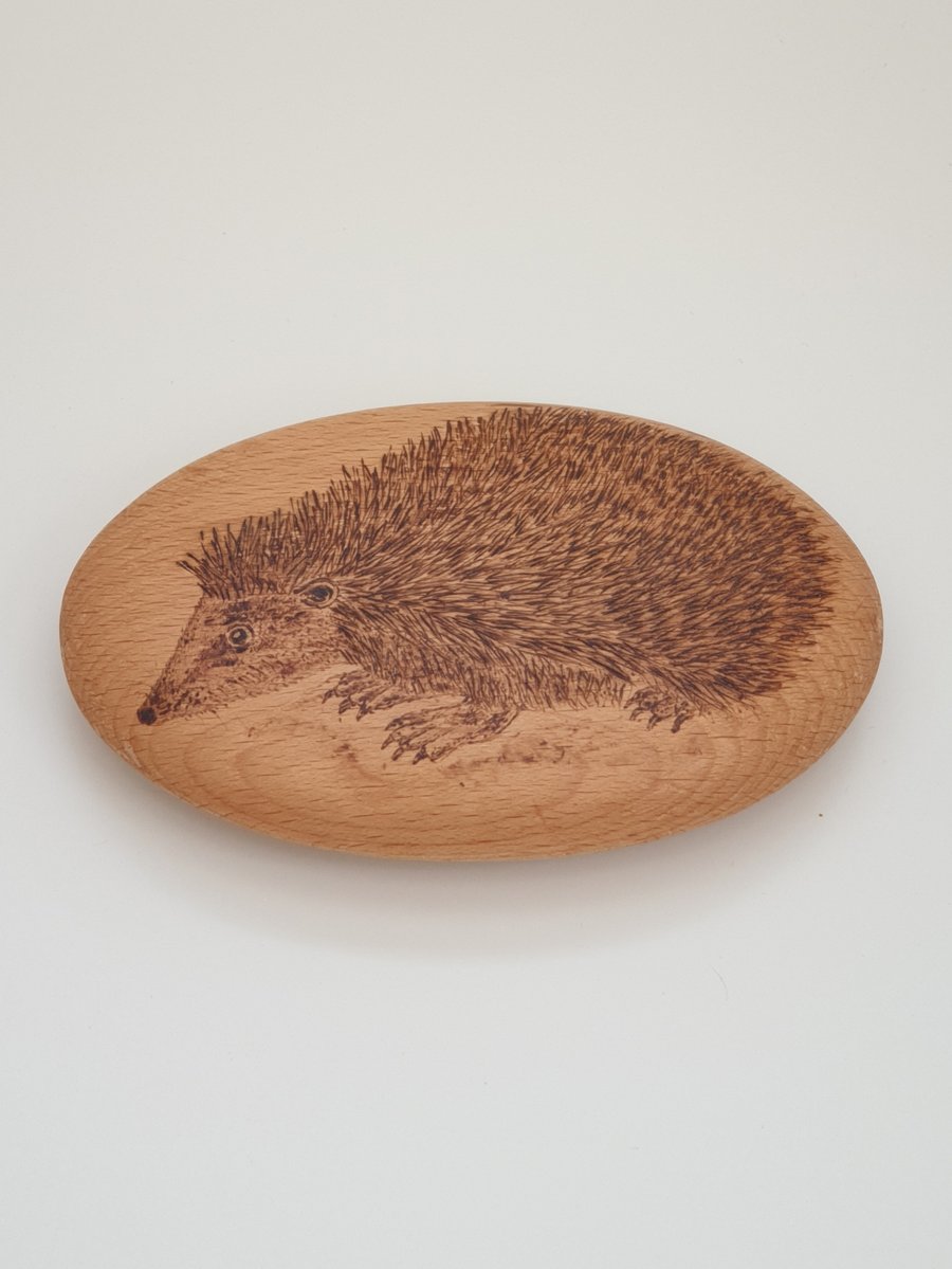  hedgehog ornament pyrography wooden pebble.jpg 