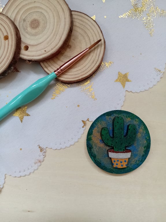Wooden circular cactus fridge magnet 