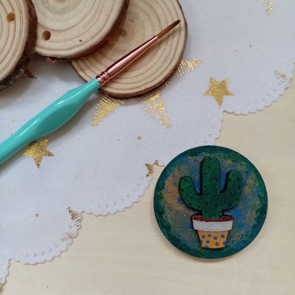 Wooden circular cactus fridge magnet 