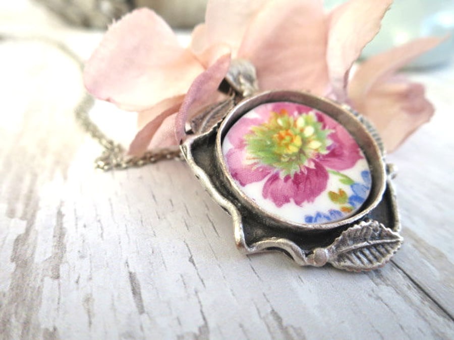 Broken China Pendant Necklace - Vintage Pink Flower - Boho Style