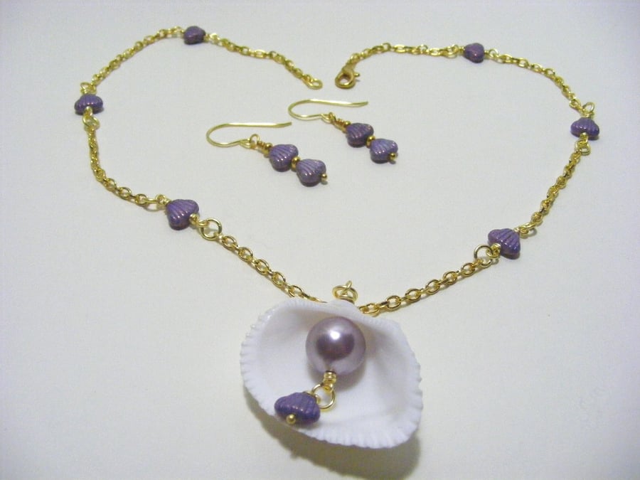 Purple Scallop Jewellery Set.