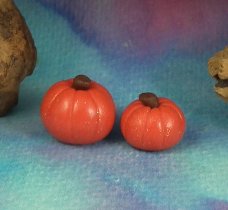 Pair of Pumpkins ... Magic! OOAK Sculpt by artist Ann Galvin